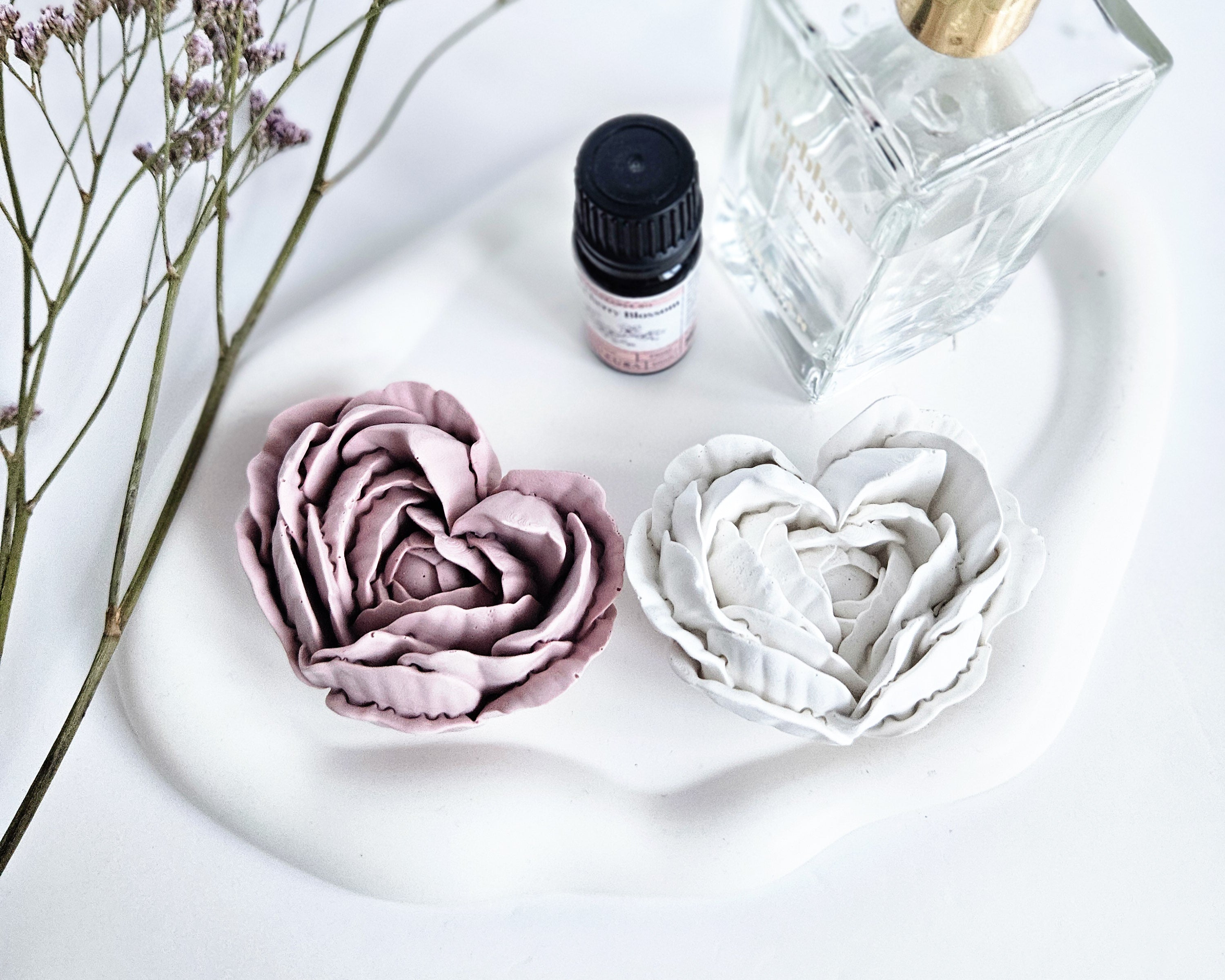 YESOstudio Heart-Shaped Flower Essential Oil Diffuser