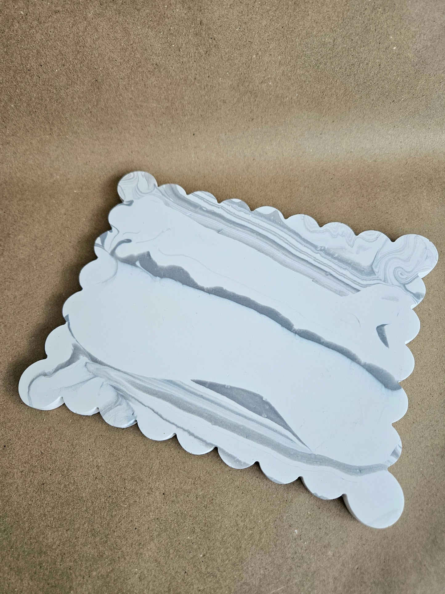 Large Scalloped Rectangular Tray – White with Grey Marble Effect 1
