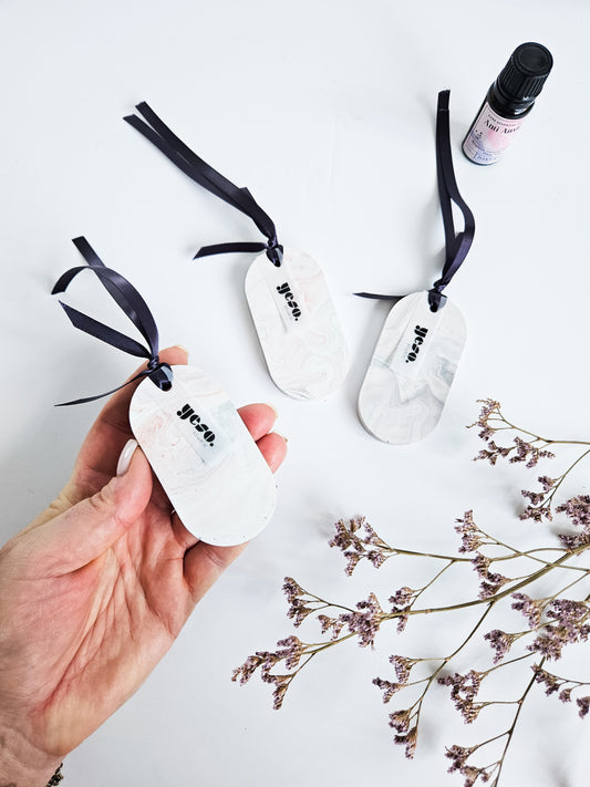 Soft & Subtle Marble – Set of 3 Oval Aroma Stone Tag Diffusers
