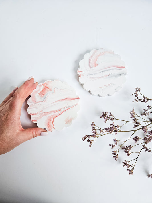 Set of 2 Round Scalloped Coasters – White & Red Marble Effect