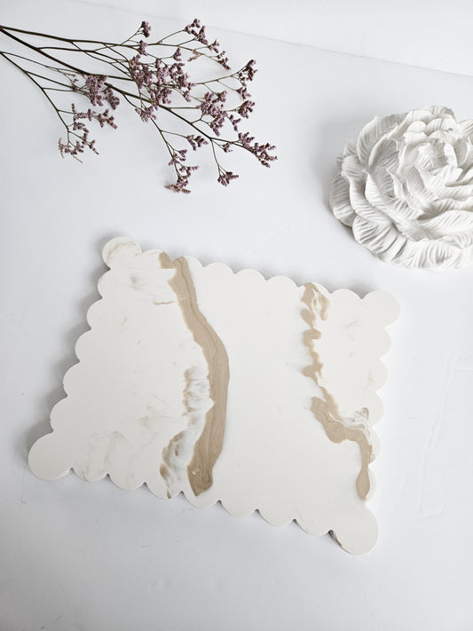Large Scalloped Rectangular Tray – Off-White with Beige Marble Effect
