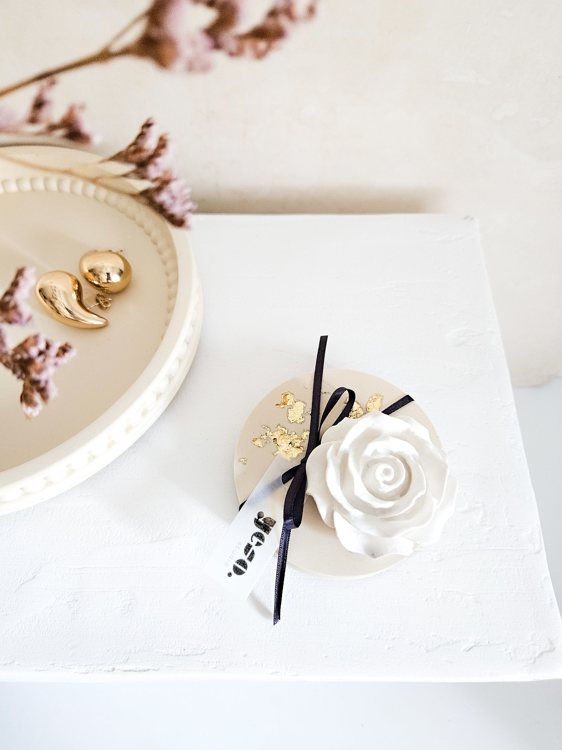 Neutral home decor flower diffuser set