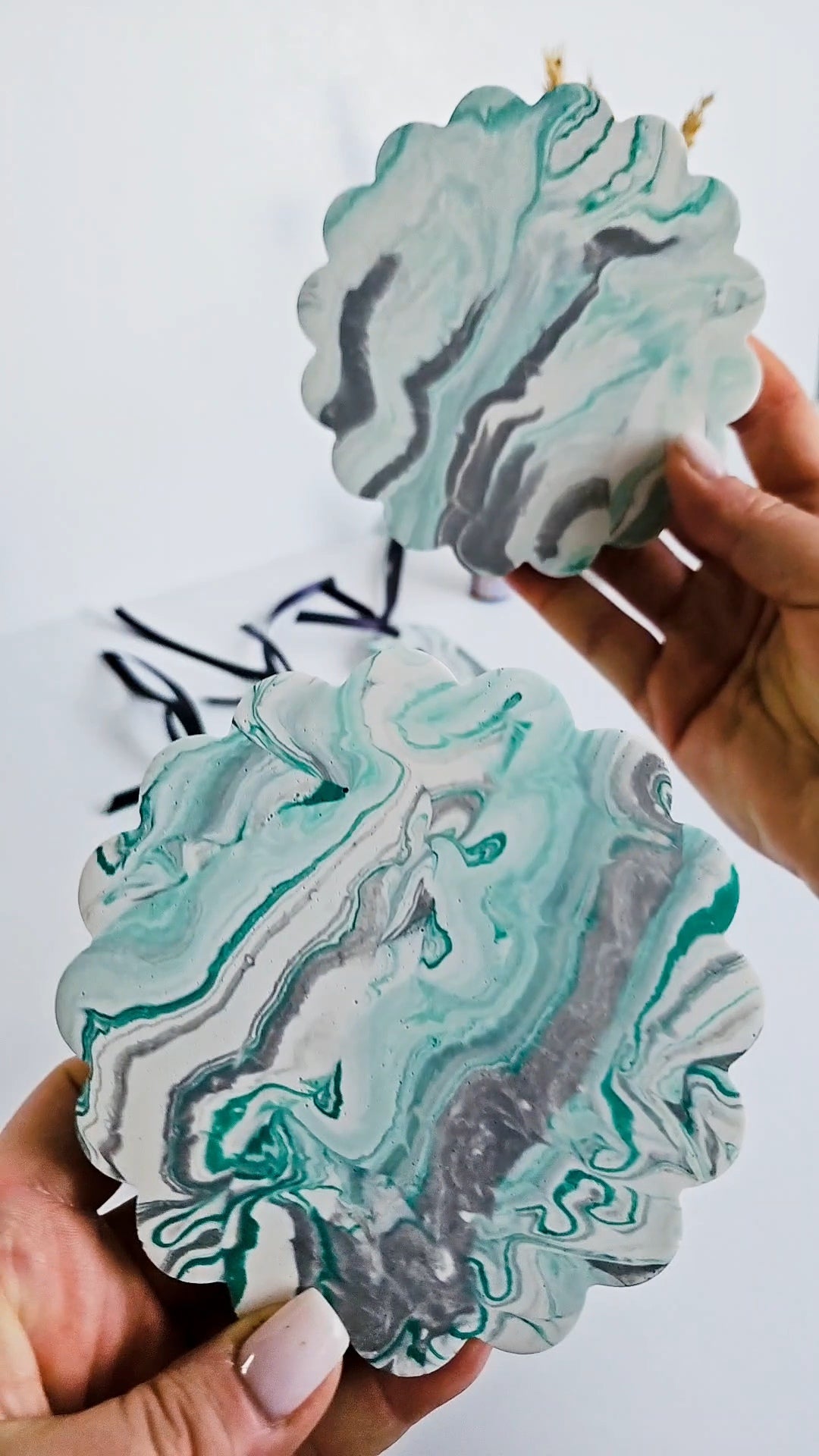 Set of 2 Round Scalloped Coasters – Green and Grey Marble Effect